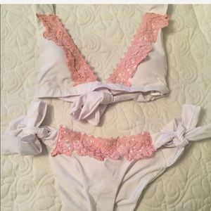 Bikini 👙 with a wrap around style tie top